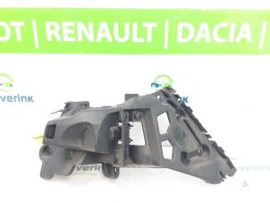 Używane Wspornik zderzaka prawy tyl Renault Clio IV (5R) 0.9 Energy TCE 90 12V Cena € 20,00 Procedura marży oferowane przez Snuverink Autodemontage