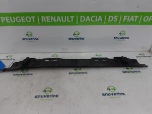 Used Radiator bar Peugeot 5008 II (M4/MC/MJ/MR) 1.2 12V e-THP PureTech 130 Price € 40,00 Margin scheme offered by Snuverink Autodemontage