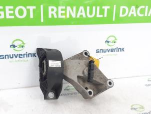 Used Engine mount Renault Clio IV (5R) 0.9 Energy TCE 90 12V Price € 35,00 Margin scheme offered by Snuverink Autodemontage
