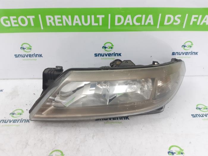 Używane Reflektor lewy Renault Laguna II Grandtour (KG) 1.8 16V Cena € 34,42 Procedura marży oferowane przez Snuverink Autodemontage