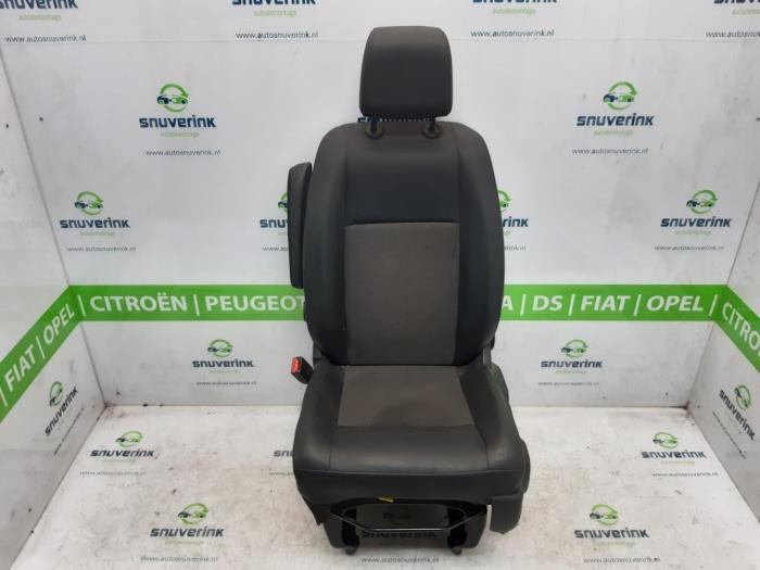 Seat, left from a Opel Vivaro 2.0 CDTI 122 2020