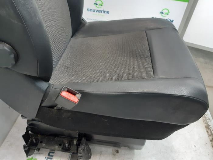 Seat, left from a Opel Vivaro 2.0 CDTI 122 2020