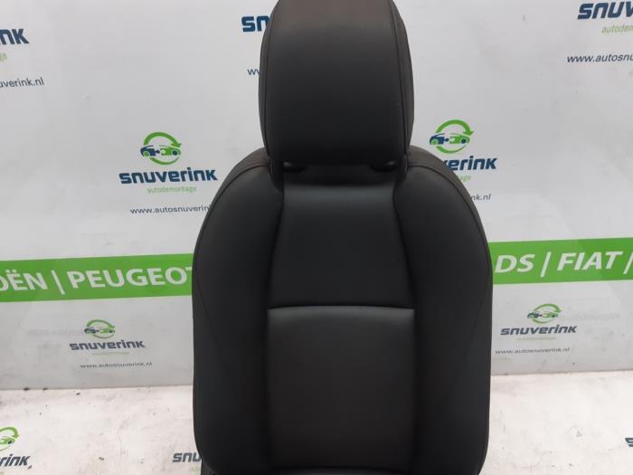 Seat, right from a Mazda CX-30 (DM) 2.0 e-SkyActiv X 186 16V 2021
