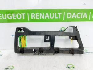 Used Rear bumper bracket, left Opel Vivaro 2.0 CDTI 122 Price € 30,25 Inclusive VAT offered by Snuverink Autodemontage