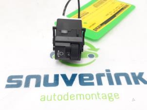 Used AIH headlight switch Opel Vivaro 2.0 CDTI 122 Price € 18,15 Inclusive VAT offered by Snuverink Autodemontage