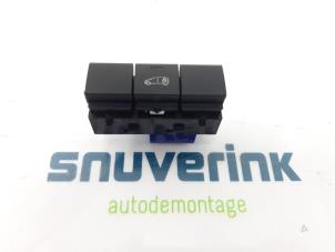 Used Central locking switch Opel Vivaro 2.0 CDTI 122 Price € 30,25 Inclusive VAT offered by Snuverink Autodemontage
