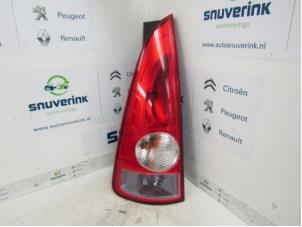 Gebrauchte Rücklicht links Renault Espace (JK) 2.2 dCi 16V Preis € 25,00 Margenregelung angeboten von Snuverink Autodemontage