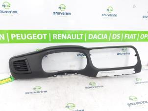 Used Dashboard part Opel Vivaro 2.0 CDTI 122 Price € 54,45 Inclusive VAT offered by Snuverink Autodemontage