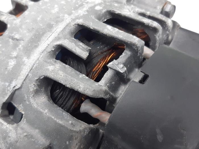 Dynamo van een Peugeot 2008 (CU) 1.2 Vti 12V PureTech 82 2016