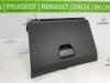 Peugeot 2008 (CU) 1.2 Vti 12V PureTech 82 Handschuhfach