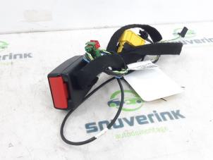 Usagé Insertion ceinture de sécurité avant droite Dacia Dokker (0S) 1.6 16V LPG Prix sur demande proposé par Snuverink Autodemontage