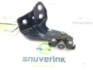Gebrauchte Schiebetür Rolle links Dacia Dokker (0S) 1.6 16V LPG Preis auf Anfrage angeboten von Snuverink Autodemontage
