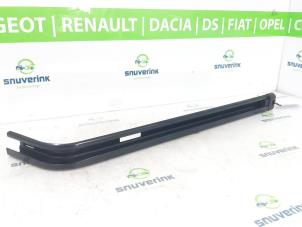 Używane Szyna drzwi przesuwnych prawych Dacia Dokker (0S) 1.6 16V LPG Cena € 60,00 Procedura marży oferowane przez Snuverink Autodemontage