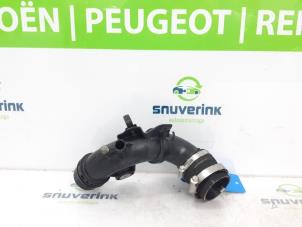 Used Air intake hose Peugeot 3008 II (M4/MC/MJ/MR) 1.2 12V e-THP PureTech 130 Price € 36,30 Inclusive VAT offered by Snuverink Autodemontage