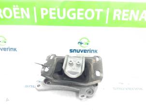 Usados Soporte de caja de cambios Peugeot 3008 II (M4/MC/MJ/MR) 1.2 12V e-THP PureTech 130 Precio € 36,30 IVA incluido ofrecido por Snuverink Autodemontage