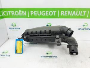 Gebrauchte Luftfiltergehäuse Peugeot 3008 II (M4/MC/MJ/MR) 1.2 12V e-THP PureTech 130 Preis € 60,50 Mit Mehrwertsteuer angeboten von Snuverink Autodemontage