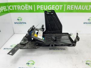 Used Battery box Peugeot 3008 II (M4/MC/MJ/MR) 1.2 12V e-THP PureTech 130 Price € 42,35 Inclusive VAT offered by Snuverink Autodemontage