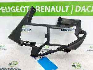 Used Front bumper bracket, left Peugeot 3008 II (M4/MC/MJ/MR) 1.2 12V e-THP PureTech 130 Price on request offered by Snuverink Autodemontage