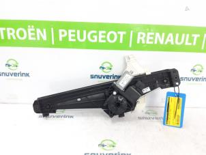 Używane Mechanizm szyby prawej tylnej wersja 4-drzwiowa Peugeot 3008 II (M4/MC/MJ/MR) 1.2 12V e-THP PureTech 130 Cena € 108,90 Z VAT oferowane przez Snuverink Autodemontage