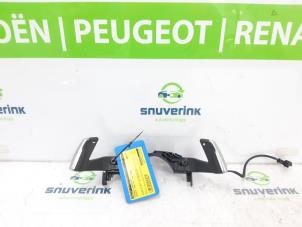 Używane Zestaw lopatek zmiany biegów Peugeot 3008 II (M4/MC/MJ/MR) 1.2 12V e-THP PureTech 130 Cena € 54,45 Z VAT oferowane przez Snuverink Autodemontage