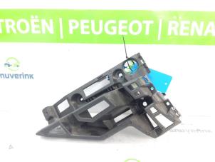 Used Rear bumper bracket, right Peugeot 3008 II (M4/MC/MJ/MR) 1.2 12V e-THP PureTech 130 Price € 36,30 Inclusive VAT offered by Snuverink Autodemontage