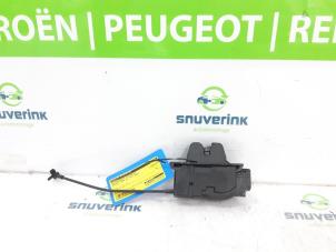 Gebrauchte Schließmechanik Heckklappe Peugeot 3008 II (M4/MC/MJ/MR) 1.2 12V e-THP PureTech 130 Preis € 48,40 Mit Mehrwertsteuer angeboten von Snuverink Autodemontage