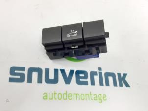 Used Tailgate switch Peugeot 3008 II (M4/MC/MJ/MR) 1.2 12V e-THP PureTech 130 Price € 36,30 Inclusive VAT offered by Snuverink Autodemontage