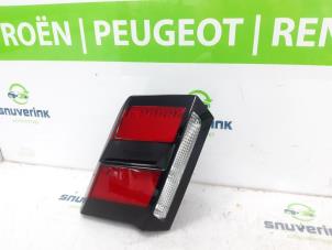 Gebrauchte Rücklicht links Peugeot 3008 II (M4/MC/MJ/MR) 1.2 12V e-THP PureTech 130 Preis € 84,70 Mit Mehrwertsteuer angeboten von Snuverink Autodemontage
