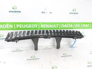 Usagé Support pare-chocs arrière centre Peugeot 308 SW (L4/L9/LC/LJ/LR) 1.6 BlueHDi 120 Prix sur demande proposé par Snuverink Autodemontage