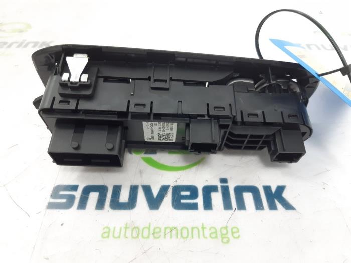 Interruptor combinado de ventanillas de un Peugeot 308 SW (L4/L9/LC/LJ/LR) 1.6 BlueHDi 120 2014
