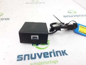 Gebrauchte AUX / USB-Anschluss Peugeot 308 SW (L4/L9/LC/LJ/LR) 1.6 BlueHDi 120 Preis auf Anfrage angeboten von Snuverink Autodemontage