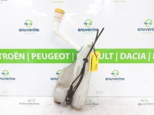 Usagé Réservoir lave-glace avant Renault Megane III Berline (BZ) 1.5 dCi 90 Prix € 25,00 Règlement à la marge proposé par Snuverink Autodemontage