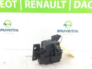 Usagé Boîte à fusibles Renault Megane III Berline (BZ) 1.5 dCi 90 Prix € 40,00 Règlement à la marge proposé par Snuverink Autodemontage