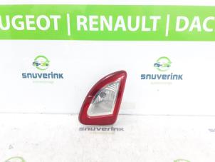 Używane Swiatlo cofania prawe Renault Twingo II (CN) 1.5 dCi 90 FAP Cena na żądanie oferowane przez Snuverink Autodemontage