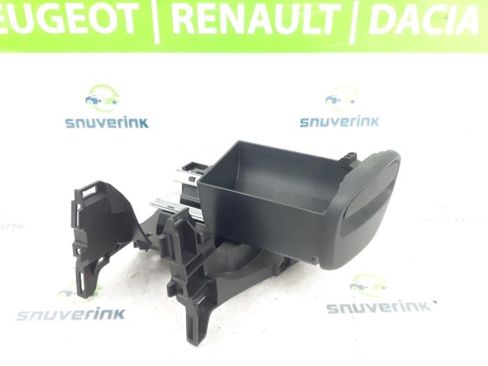 Używane Schowek Smart Forfour (453) 1.0 12V Cena € 30,60 Procedura marży oferowane przez Snuverink Autodemontage