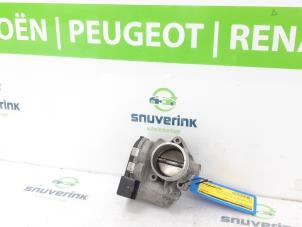 Gebrauchte Drosselklappengehäuse Peugeot 206 CC (2D) 1.6 16V Preis € 25,00 Margenregelung angeboten von Snuverink Autodemontage