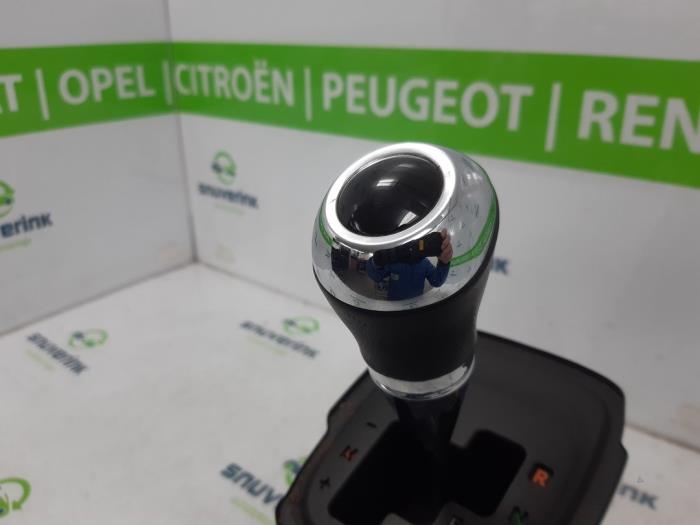 Gear stick from a Peugeot 108 1.0 12V 2016
