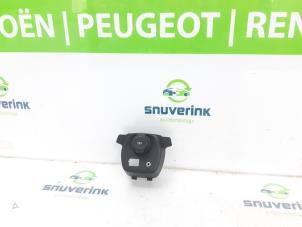 Used 12 volt connection Peugeot 108 1.0 12V Price on request offered by Snuverink Autodemontage