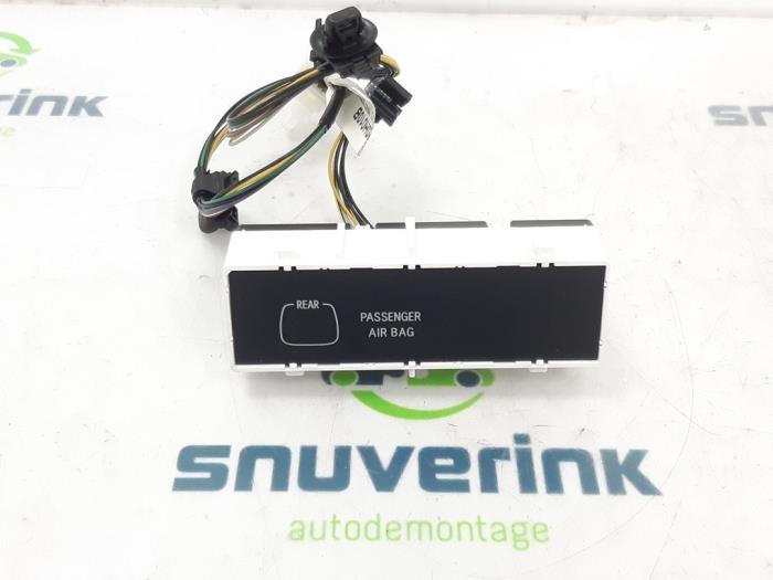 Begagnade Innerdisplay Peugeot 108 1.0 12V Pris € 14,99 Marginaltabell erbjuds av Snuverink Autodemontage