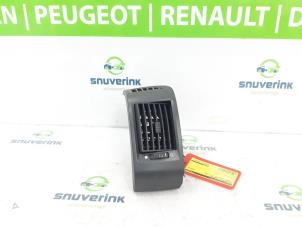 Usagé Grille aération tableau de bord Citroen Jumper (U9) 2.2 HDi 120 Euro 4 Prix € 30,25 Prix TTC proposé par Snuverink Autodemontage