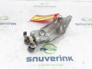 Used Sliding door roller, right Citroen Jumper (U9) 2.2 HDi 120 Euro 4 Price € 54,45 Inclusive VAT offered by Snuverink Autodemontage