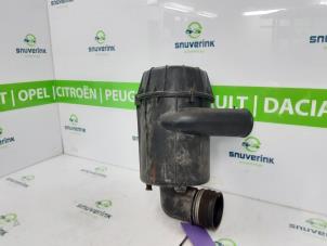 Usados Cuerpo de filtro de aire Fiat Ducato (243/244/245) 2.8 JTD 15 Precio € 121,00 IVA incluido ofrecido por Snuverink Autodemontage
