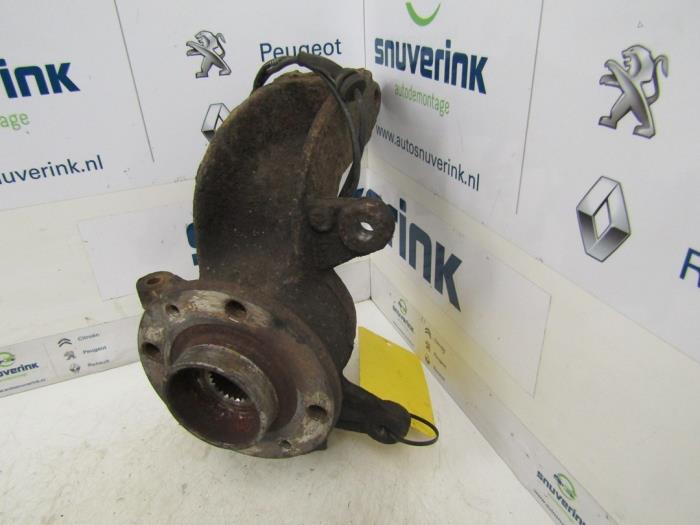 Knuckle, front right from a Renault Scénic II (JM) 1.9 dCi 120 2003