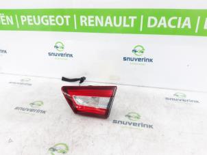 Usagé Feu arrière secondaire droit Renault Clio IV (5R) 1.5 Energy dCi 90 FAP Prix € 20,00 Règlement à la marge proposé par Snuverink Autodemontage