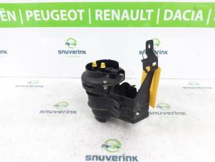Used Fuel filter housing Renault Clio IV (5R) 1.5 Energy dCi 90 FAP Price € 55,00 Margin scheme offered by Snuverink Autodemontage