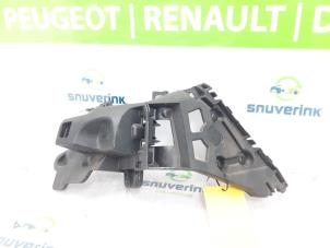 Używane Wspornik zderzaka prawy tyl Renault Clio IV (5R) 1.5 Energy dCi 90 FAP Cena € 20,00 Procedura marży oferowane przez Snuverink Autodemontage