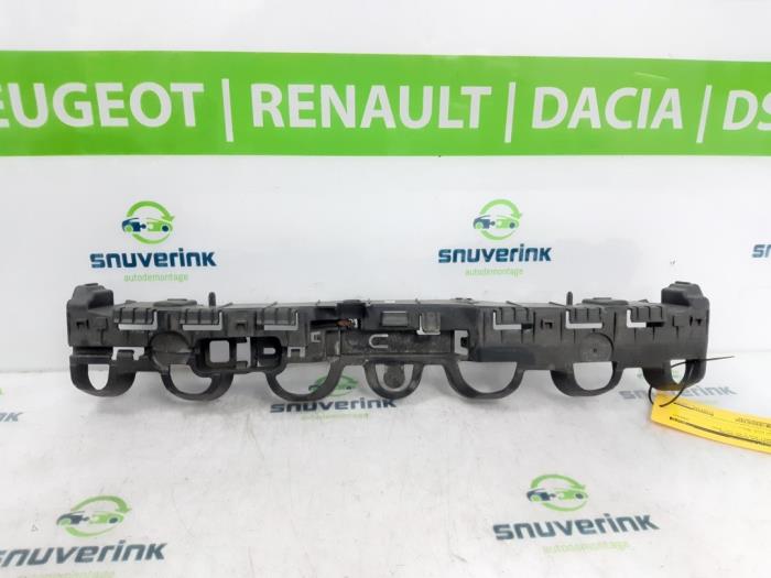 Wspornik zderzaka srodkowy tyl z Renault Clio IV (5R) 1.5 Energy dCi 90 FAP 2015