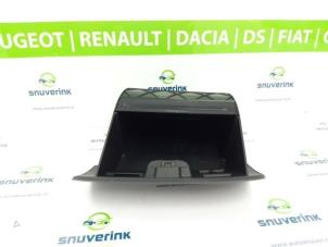 Used Glovebox Renault Clio IV (5R) 1.5 Energy dCi 90 FAP Price € 30,00 Margin scheme offered by Snuverink Autodemontage