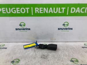Usagé Attache ceinture arrière droite Peugeot 107 1.0 12V Prix € 25,00 Règlement à la marge proposé par Snuverink Autodemontage