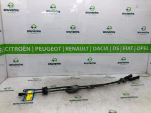 Usados Cable de cambio de caja de cambios Peugeot 107 1.0 12V Precio € 45,00 Norma de margen ofrecido por Snuverink Autodemontage
